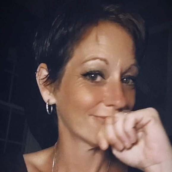 Meet your Posher, Katie - Picture 3 of 4